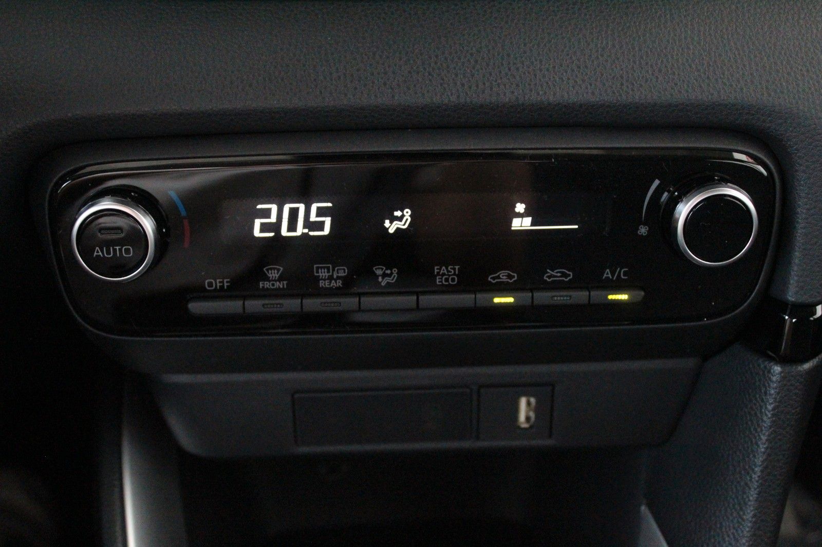 Fahrzeugabbildung Toyota Yaris 1.5 Hybrid Comfort