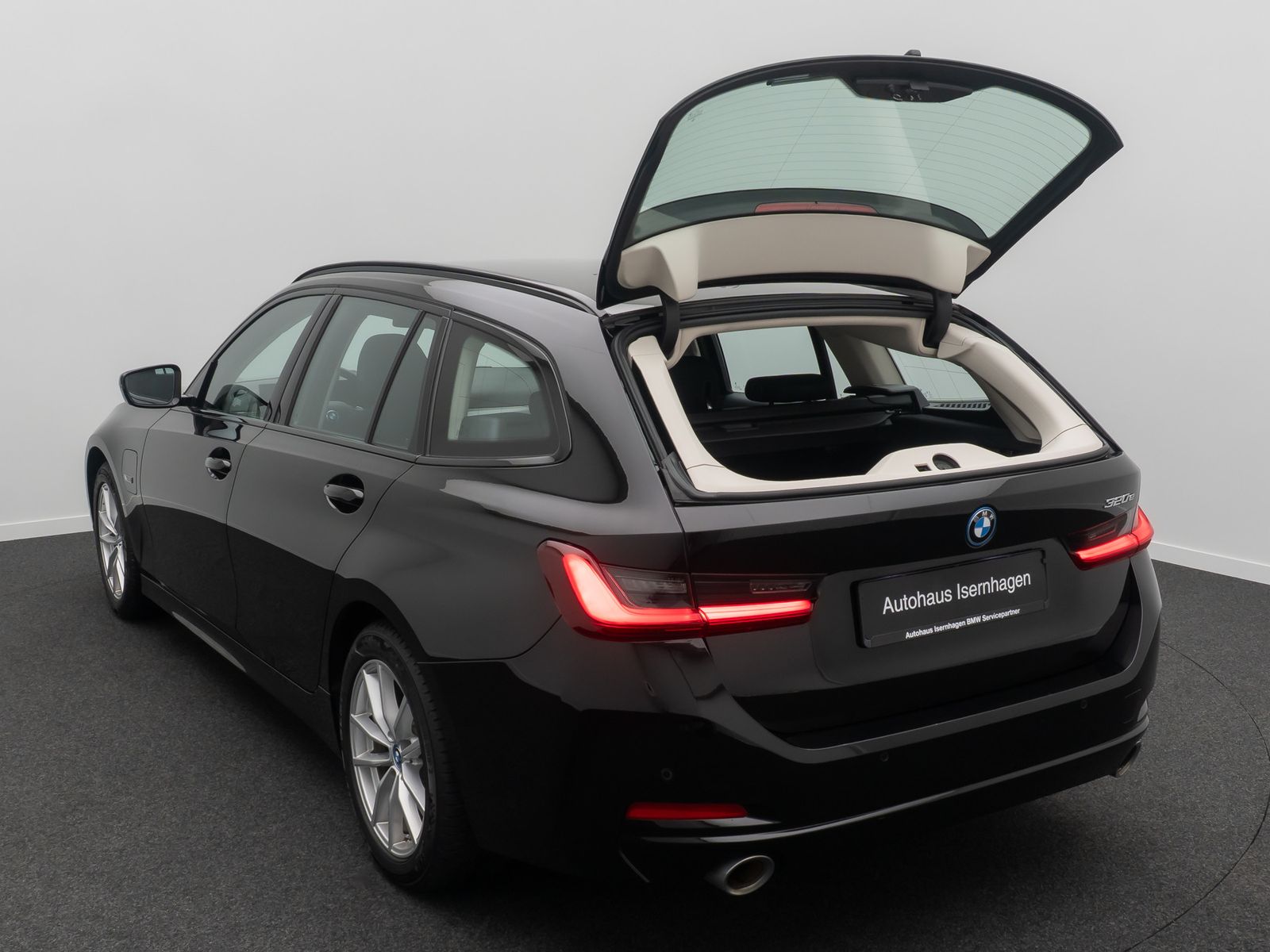 Fahrzeugabbildung BMW 320e Widscreen PDC CockpitPlus DAB Geschwindig