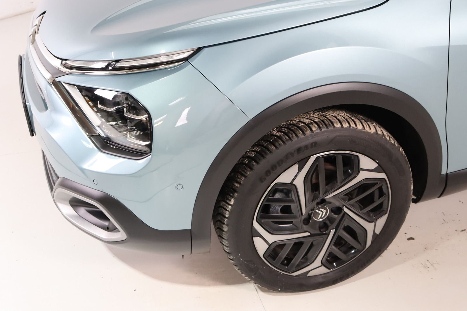 Fahrzeugabbildung Citroën C4 Shine PT 130 * HUD * LED * Navi *