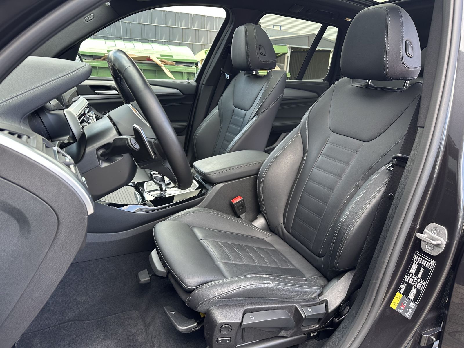 Fahrzeugabbildung BMW X3 xDrive30e M-Sport NAV+LED+HUD+PANO+AHK+20ZOLL