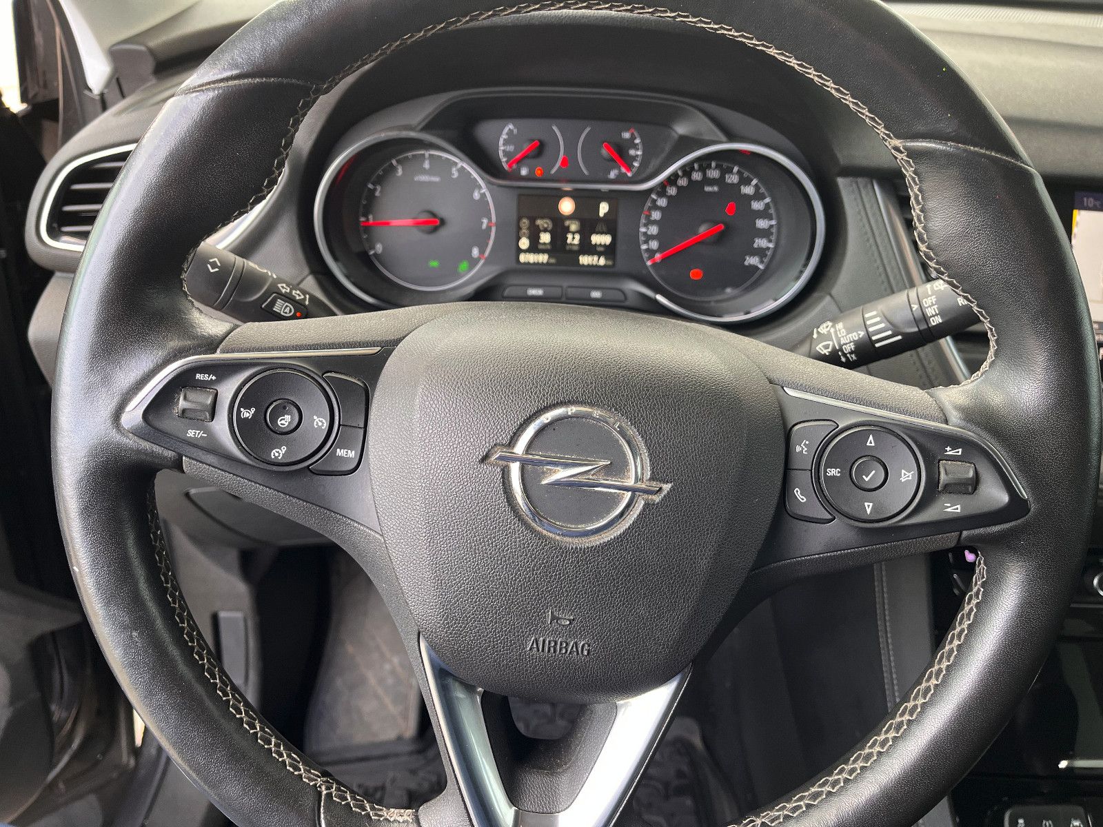 Fahrzeugabbildung Opel Grandland X Dynamic 1.2 Turbo Automatik