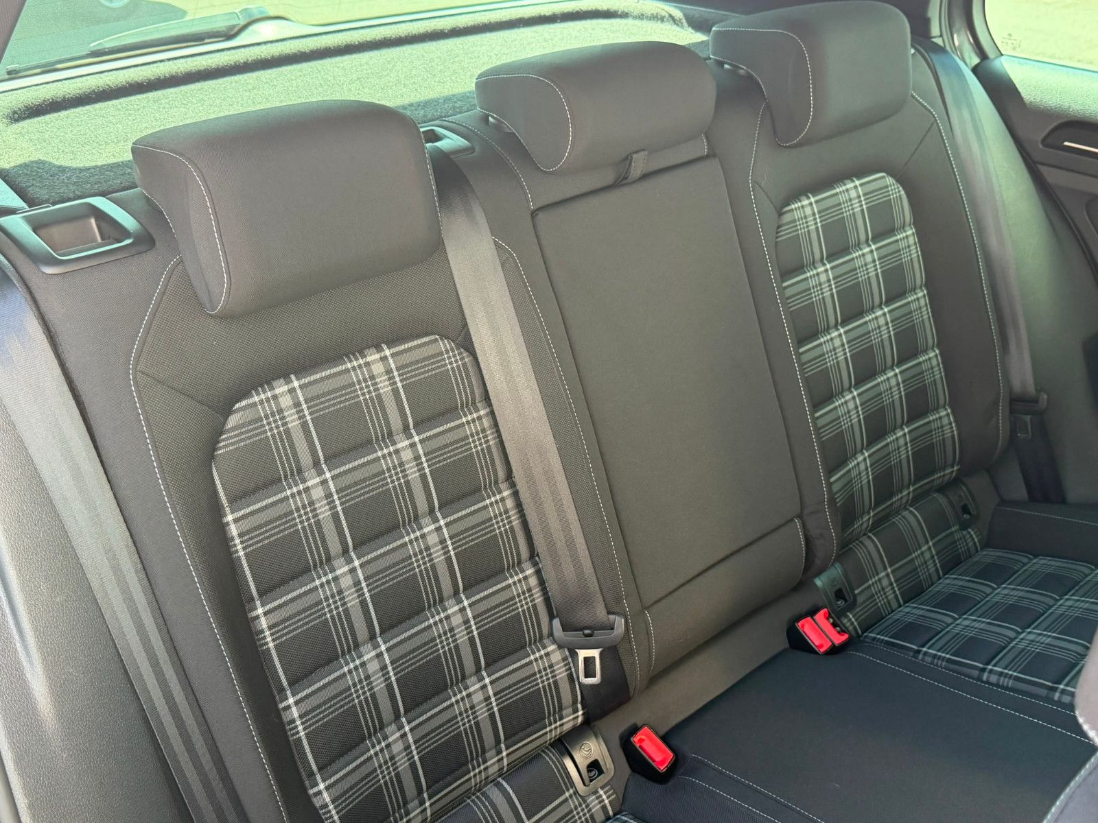 Fahrzeugabbildung Volkswagen Golf VII Lim. GTD DSG Bi-Xenon GRA Navi SHZ PDC