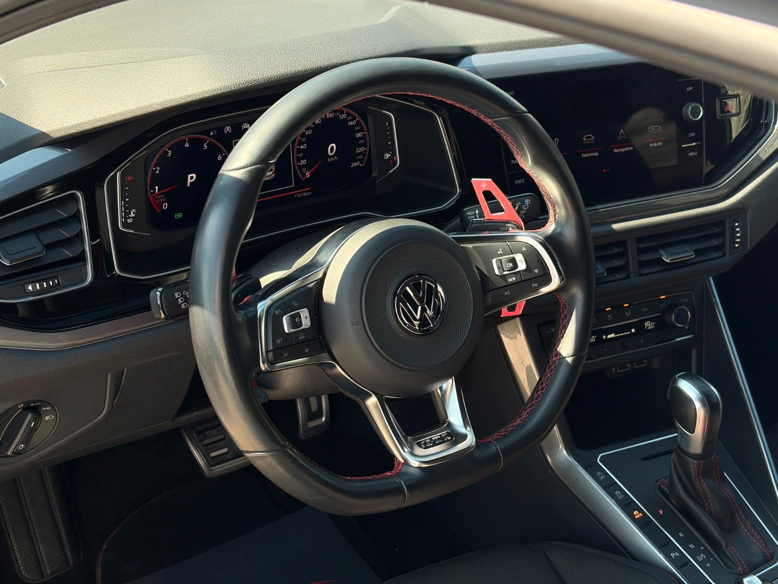 Fahrzeugabbildung Volkswagen Polo VI GTI 2.0 TSI DSG KW ACC PDC SHZ CarPlay