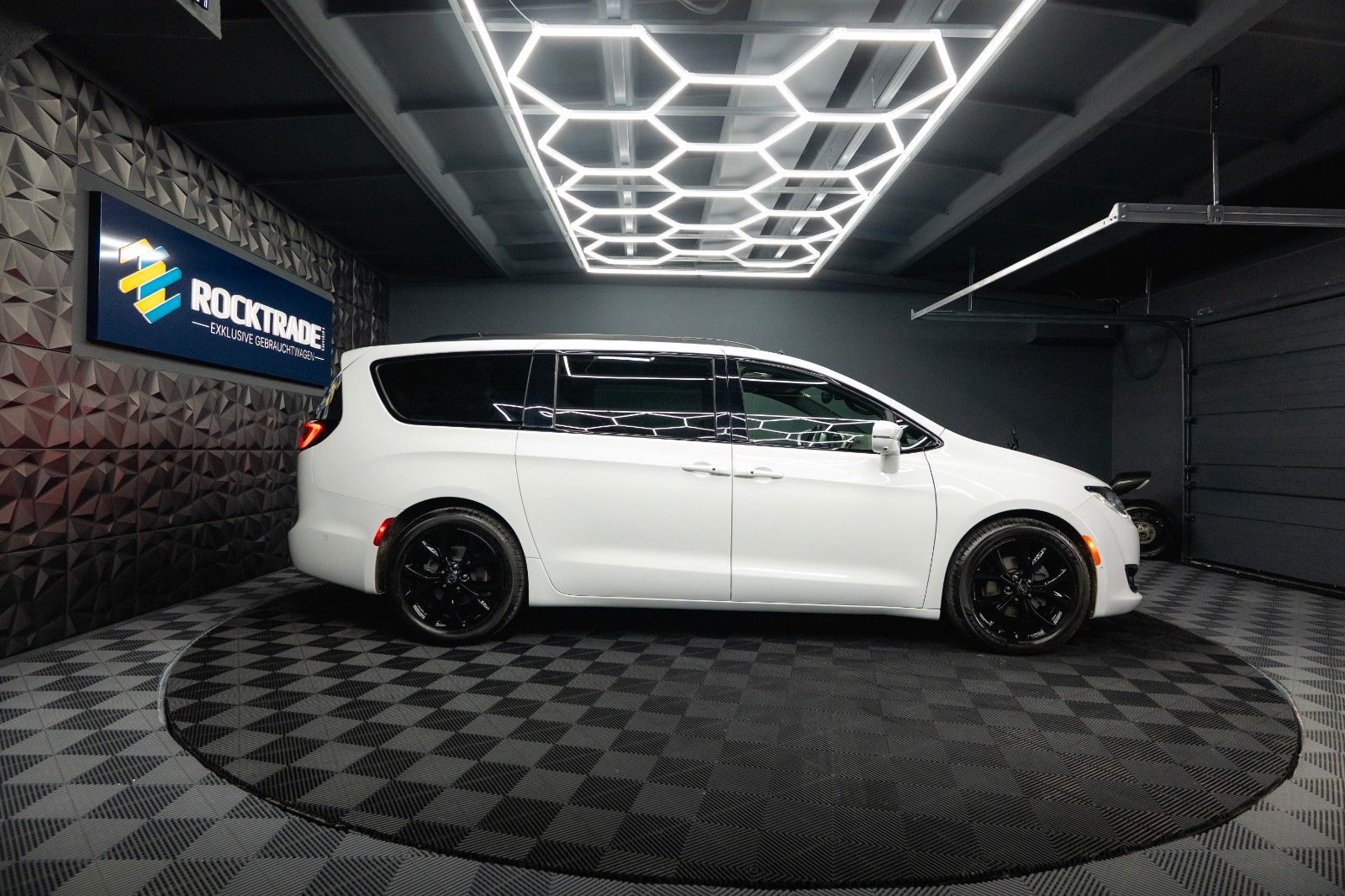 Fahrzeugabbildung Chrysler Pacifica 3.6 V6 LIMITED Night *Pano*CarPlay*ACC