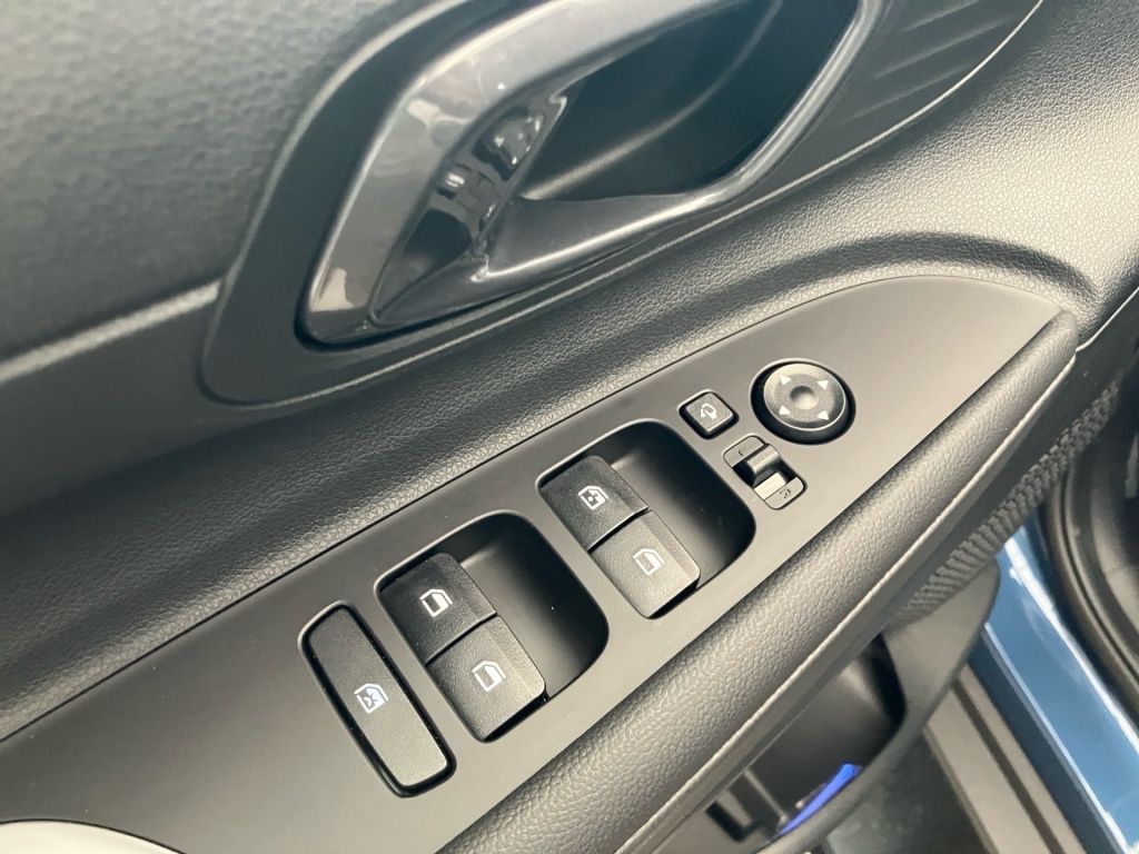 Fahrzeugabbildung Hyundai BAYON 1.0 T-GDI 7-DCT Blackline ACC AUT Kam. LED