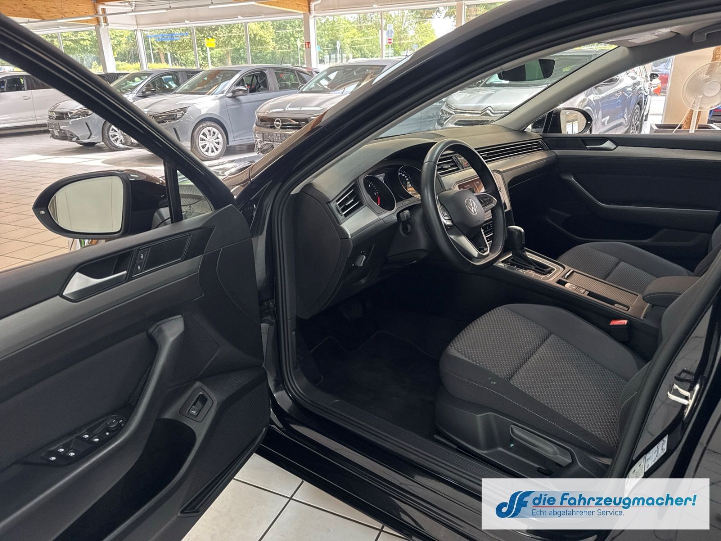 Fahrzeugabbildung Volkswagen Passat Variant Conceptline sch.AHK Navi LED ACC