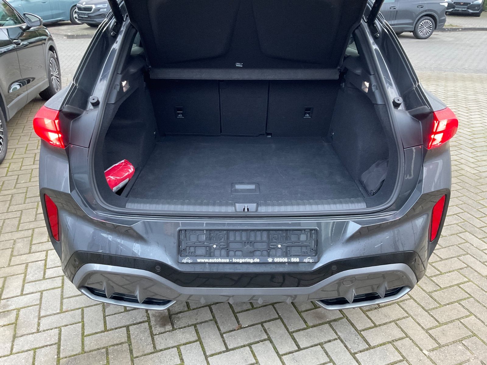 Fahrzeugabbildung CUPRA Terramar 1.5 eTSI/DSG AHK schwenk,Navi,360Kamera