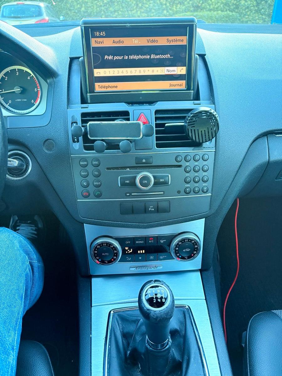 Mercedes-Benz C200 2010 — photo 13