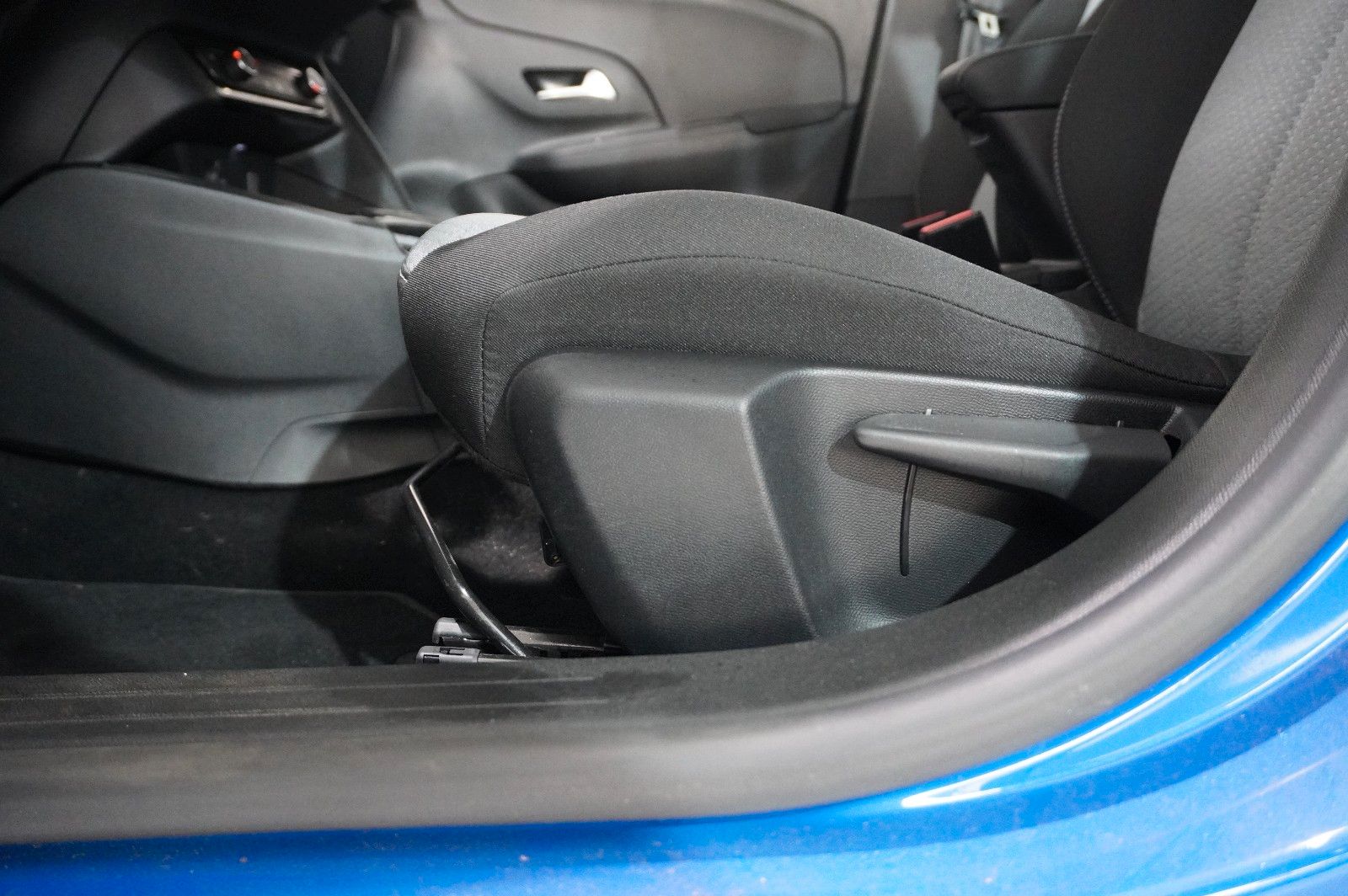 Fahrzeugabbildung Opel Corsa F 1.2T EDITION NAVI/LED/SPORT/SHZ/PDC/DAB+
