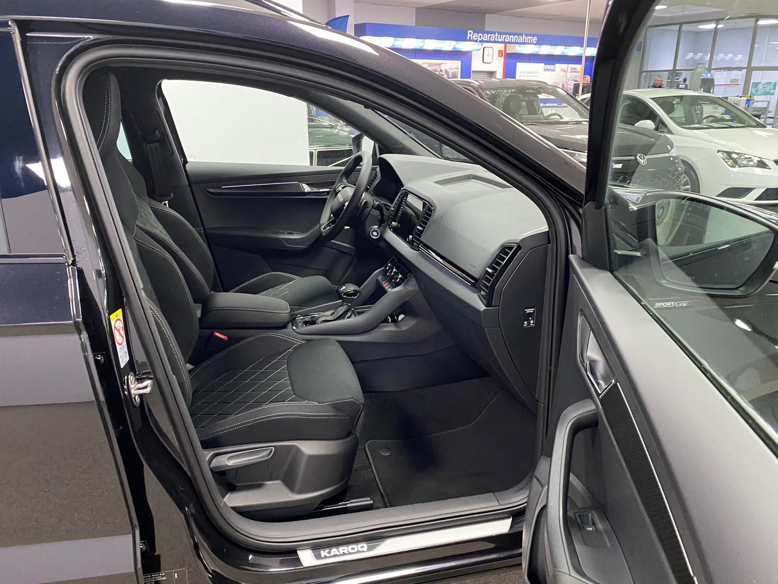Fahrzeugabbildung SKODA Karoq 1.5 TSI SPORTLINE+MATRIX+ACC+AHK+APP+RFK++