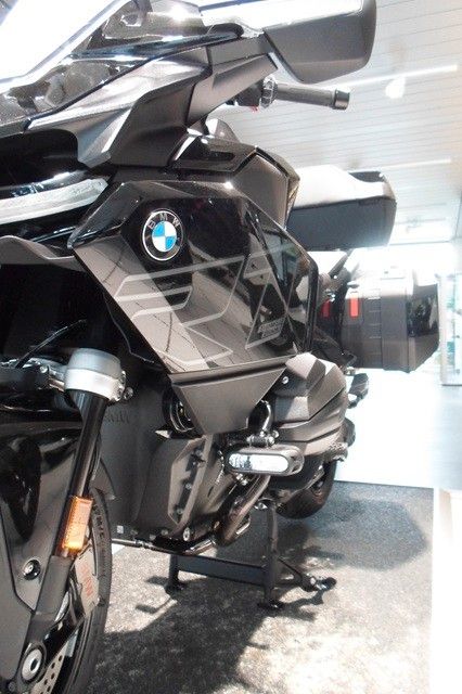 Fahrzeugabbildung BMW R1300RT Triple Black sofort verfügbar