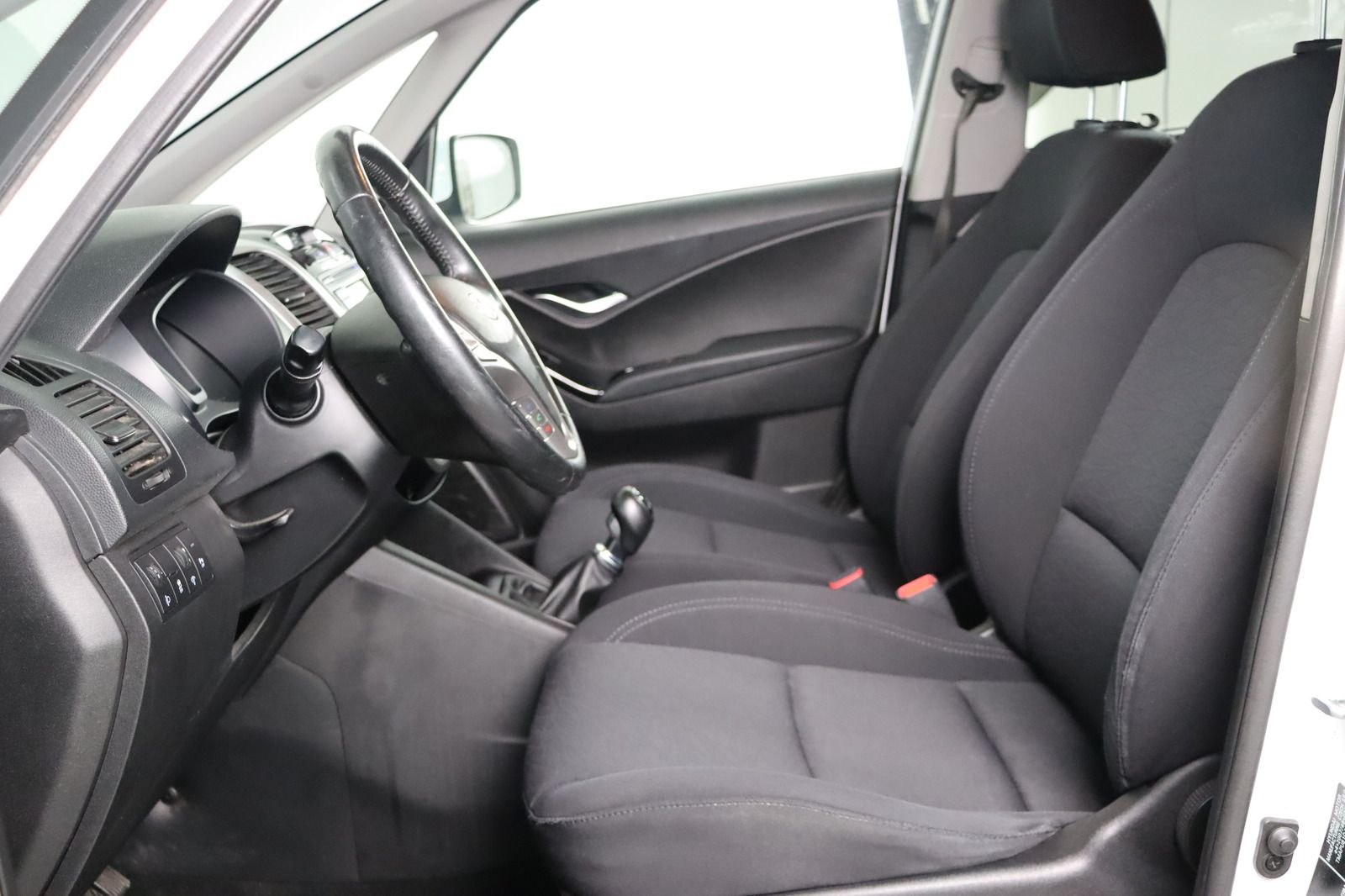 Fahrzeugabbildung Hyundai ix20 * HU/AU bis 06.2028 * 8-fach bereift Comfor