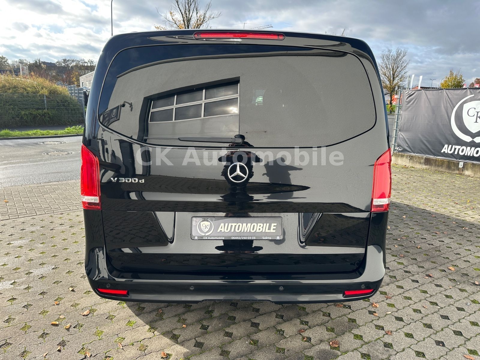 Fahrzeugabbildung Mercedes-Benz V 300d EDITION Kompakt/5 Sitze/Navi/LED/AHK