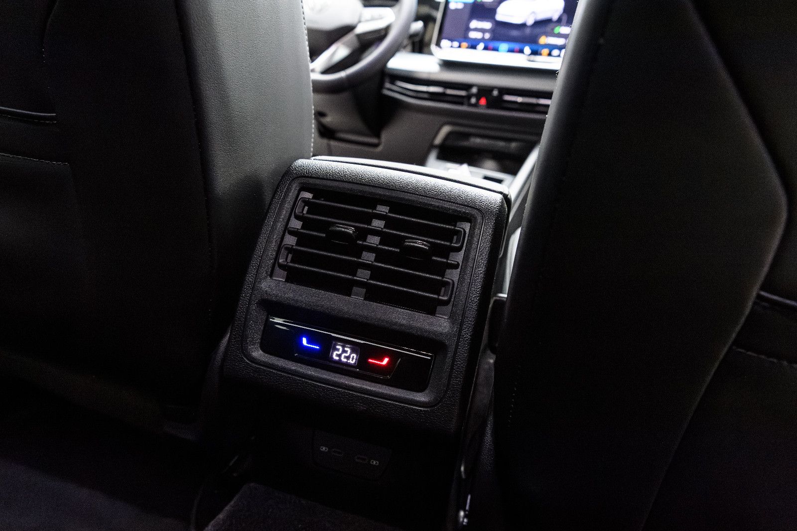 Fahrzeugabbildung Volkswagen Golf VIII Variant Goal 1.5 eTSI DSG LED+KAM+APP