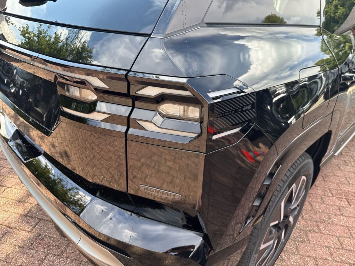 Fahrzeugabbildung Jeep Compass NEW MY26-Summit Plug-In-Hybrid -Voll-Pan