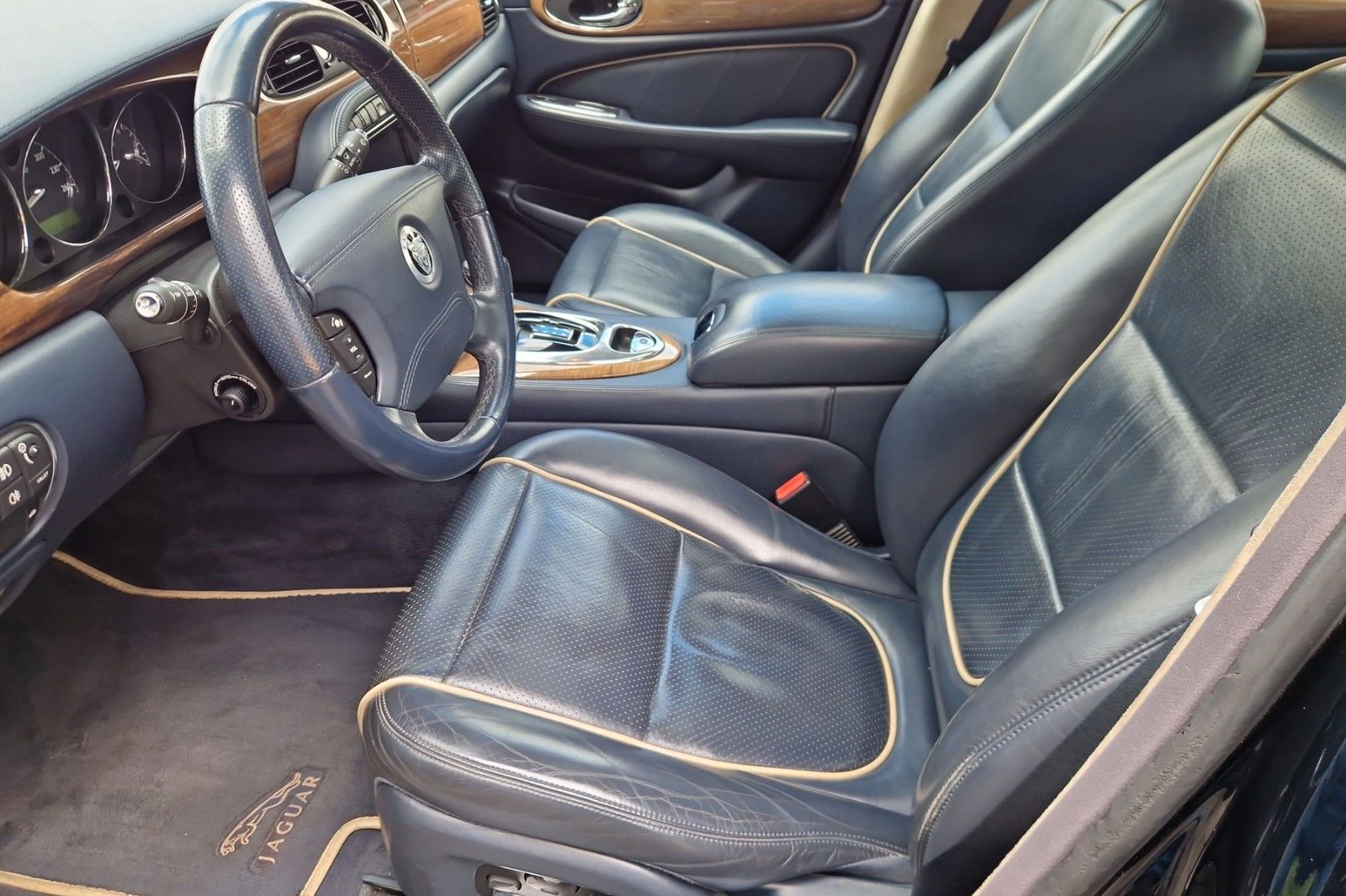 Fahrzeugabbildung Jaguar XJ 2.7 D Portfolio *1/400*dt. Auto*TOP*