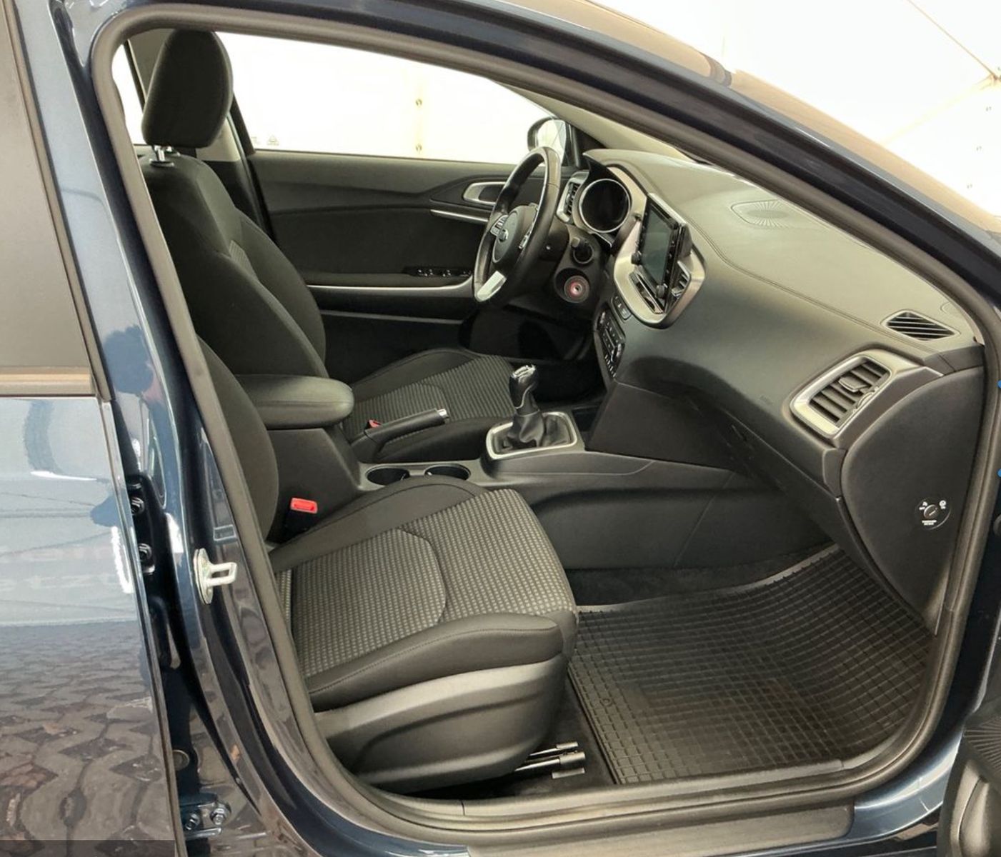 Fahrzeugabbildung Kia KIA Ceed Edition 7/ 1.Hand