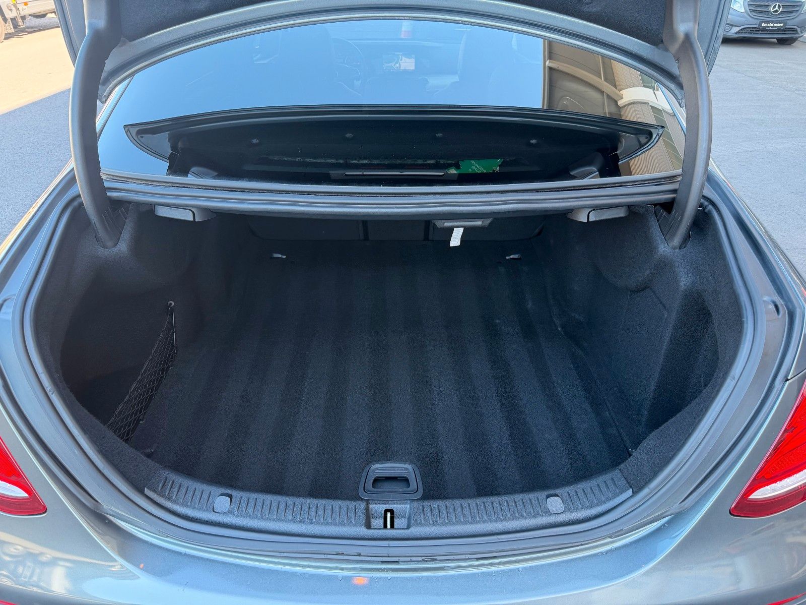 Fahrzeugabbildung Mercedes-Benz E 200 Avantgarde+RFK+Multibeam+Ambiente+