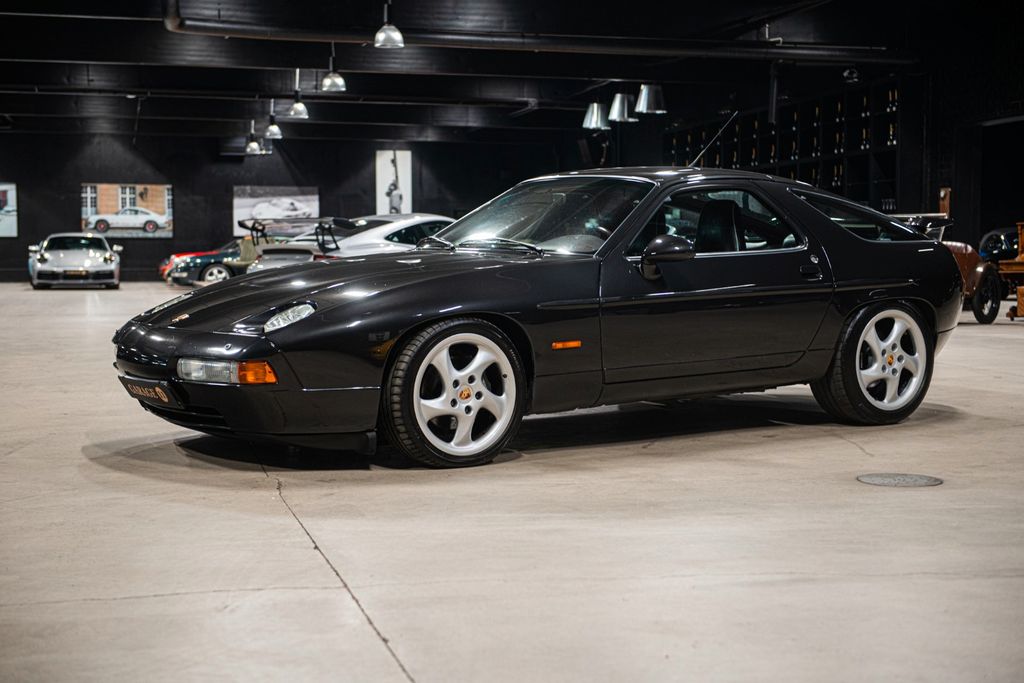 Porsche 928