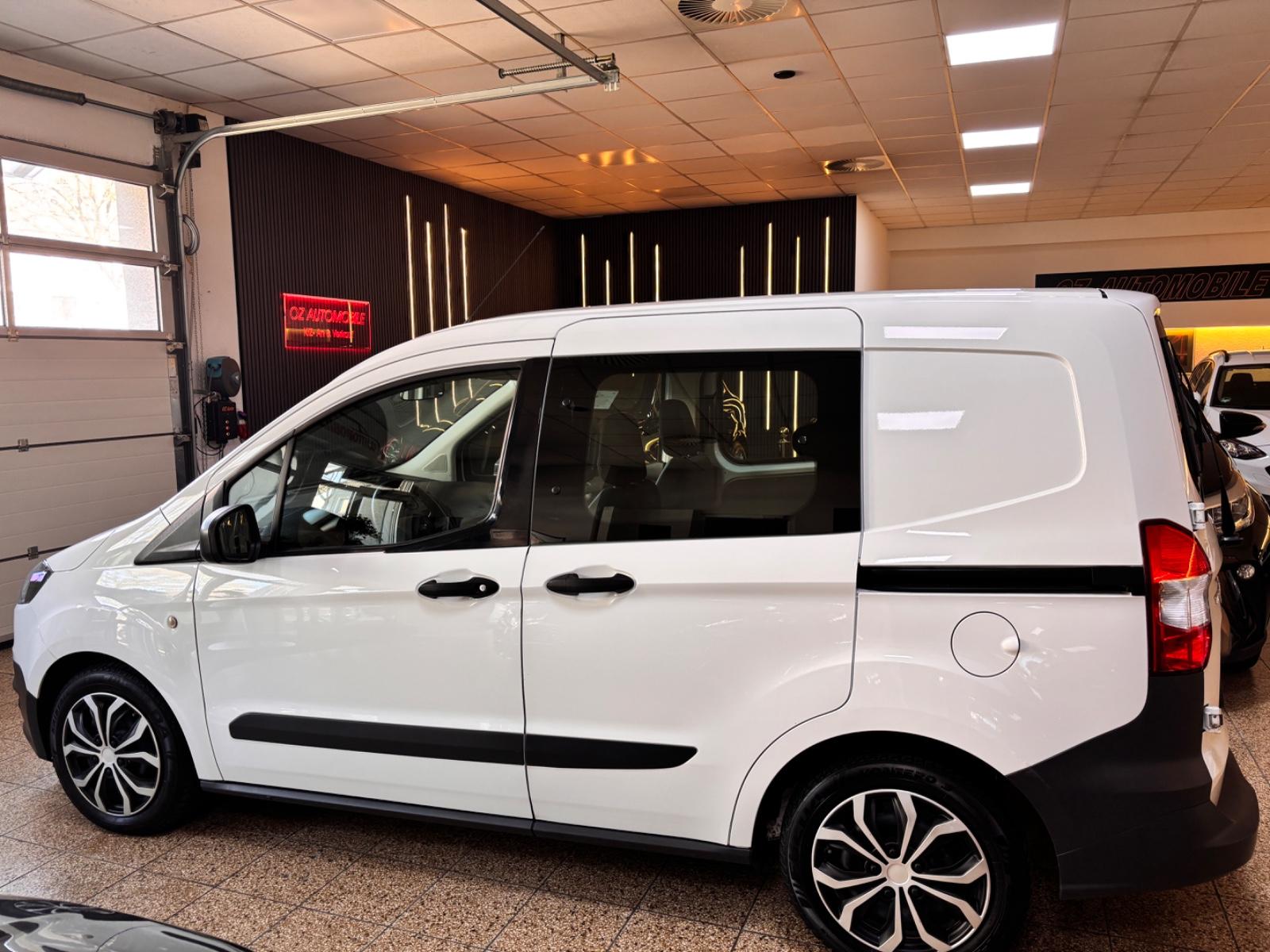 Ford Transit Courier Kombi