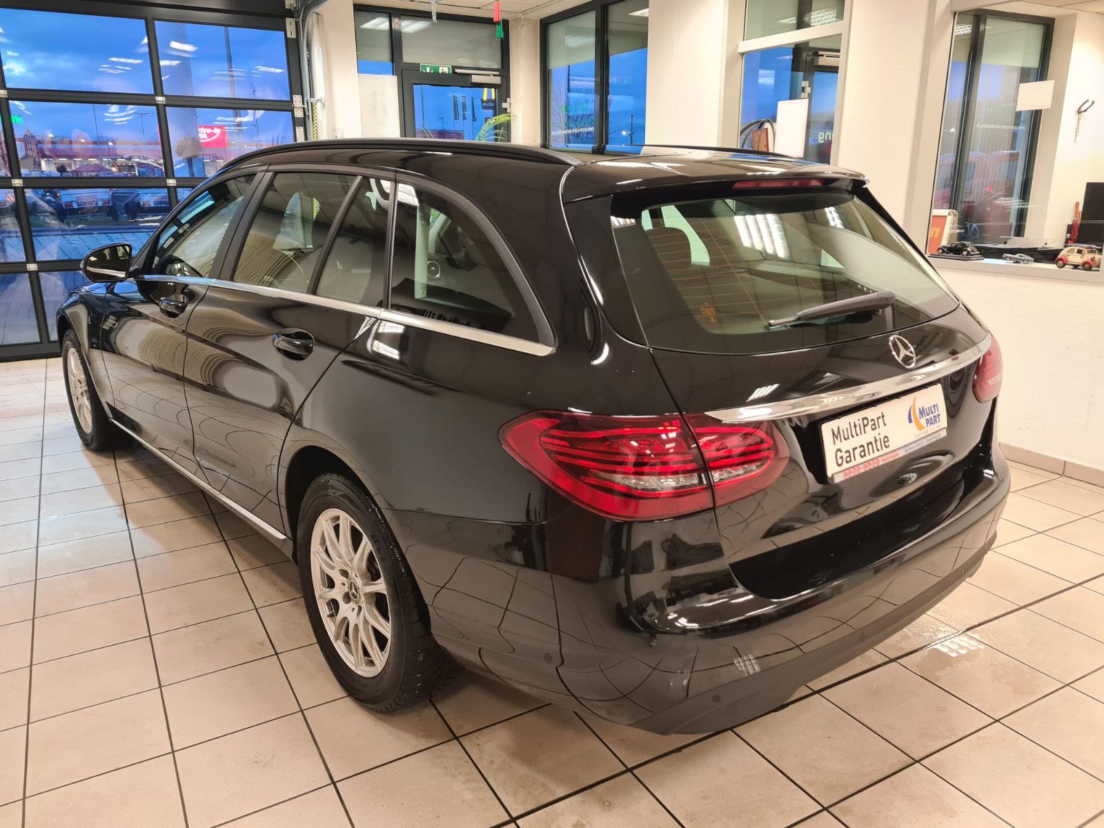 Fahrzeugabbildung Mercedes-Benz C 180d T-Modell / LED HP / GEPFLEGT /