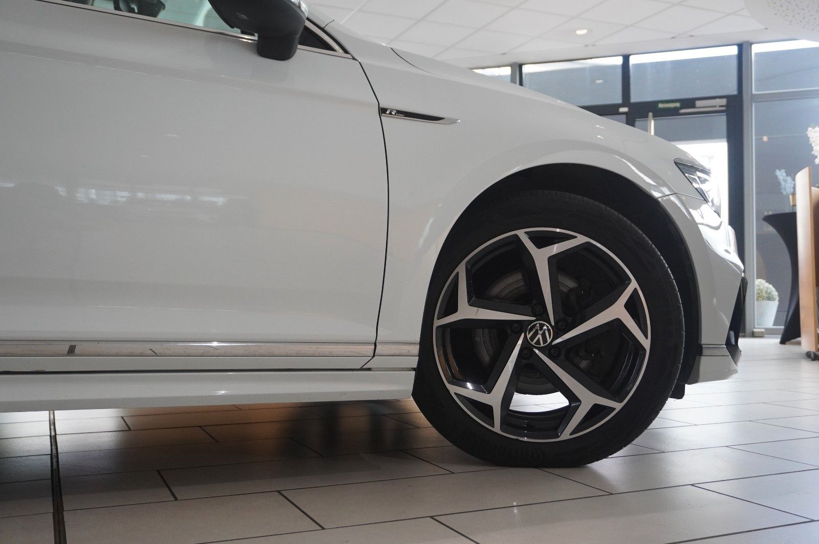 Fahrzeugabbildung Volkswagen Passat Vari. 2.0D R-LINE 4M NAVI/LED/KAMERA/AHK