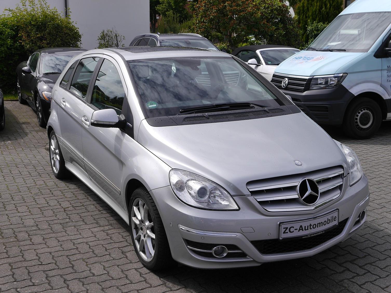 Mercedes-Benz B 180 - SHZ - PDC - AHK - Panoramadach - 2.Hand