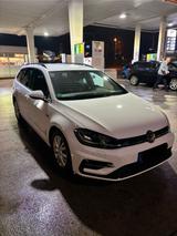 Volkswagen Golf 1.5 TSI DSG Highl. Var. R-Line *Vollausst.* - gebrauchte Kombis in Koblenz