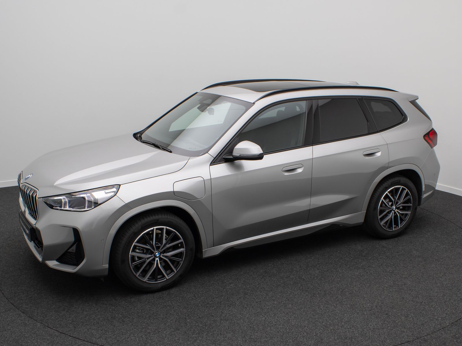 Fahrzeugabbildung BMW X1 xD25e M Sport DAB Kamera H/K Panorama 18Zoll