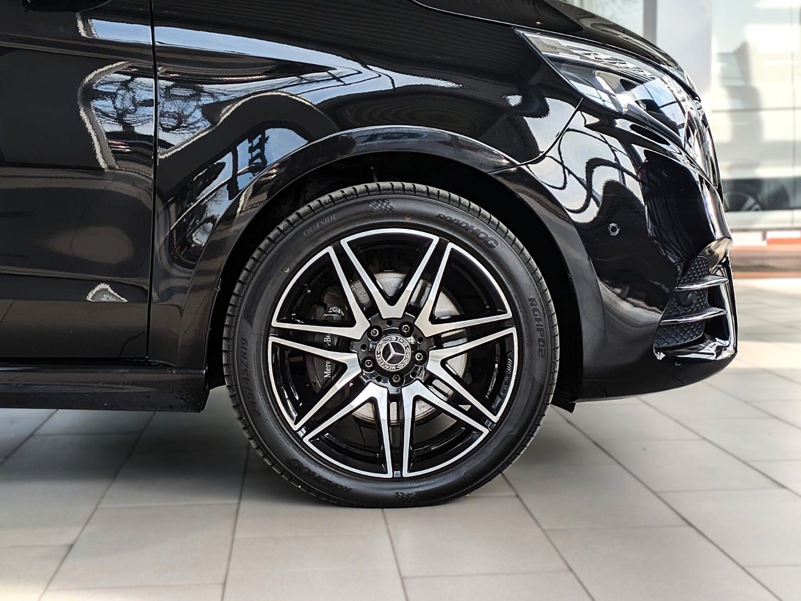 Fahrzeugabbildung Mercedes-Benz V 250d AMG 4M LANG 6 SITZE VIP SHUTTLE MEGAVOLL!