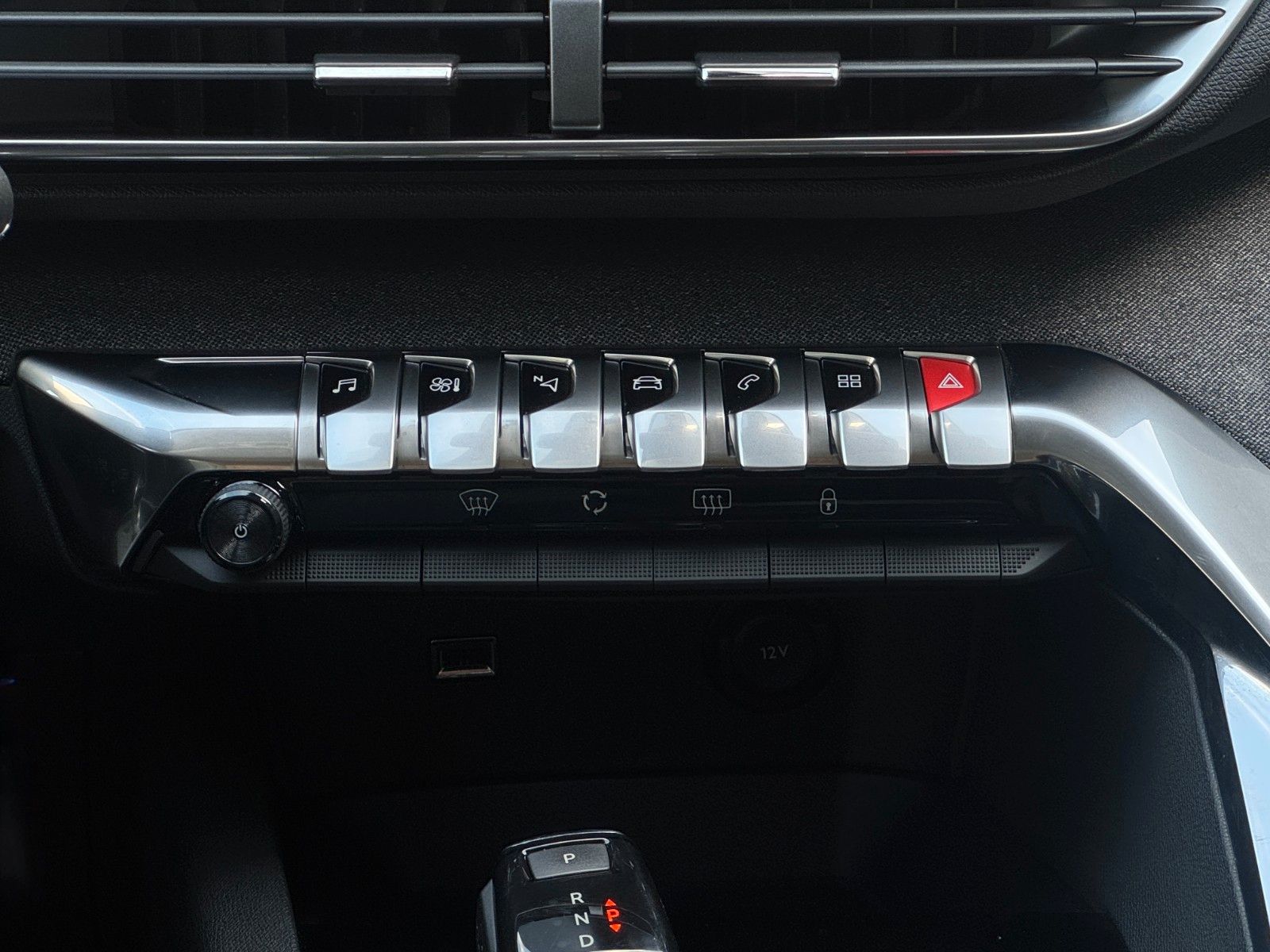Fahrzeugabbildung Peugeot 3008 PureTech 180 Allure Tempomat PDC CarPlay