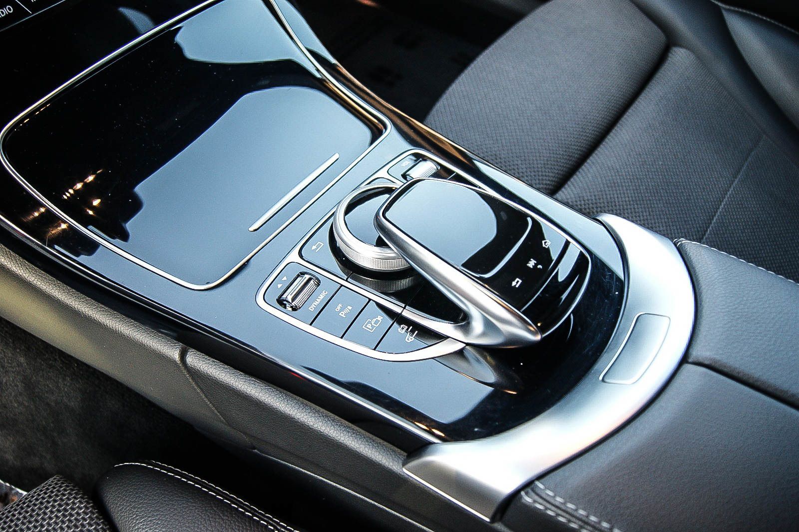 Fahrzeugabbildung Mercedes-Benz C 300 e T 9G-T Avantgarde AHK BURMESTER LED KAME