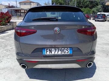 Alfa-Romeo Stelvio - 5