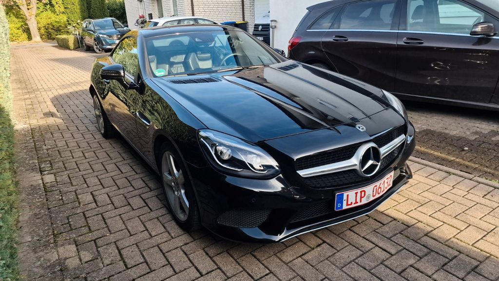 Image of Mercedes-Benz SLC 300