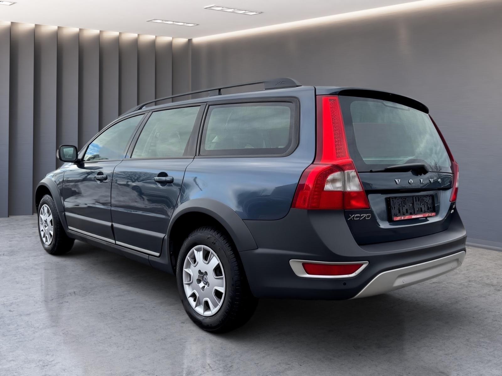 VOLVO XC70 2.4 D5 185CH MOMENTUM AWD