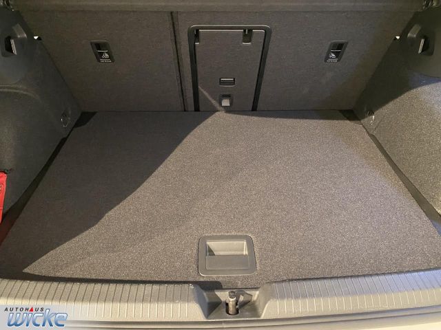 Golf VIII 1.0 eTSI DSG Move NAVI KLIMA PDC PANO
