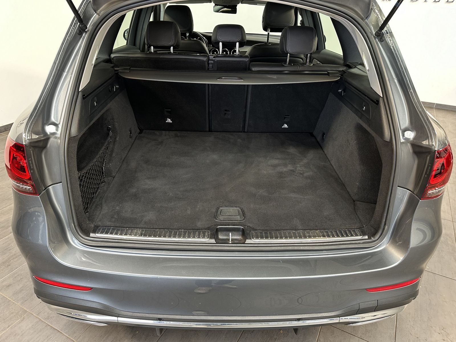Fahrzeugabbildung Mercedes-Benz GLC 220d 4Matic AMG-Line NAV+LED+AHK+PANO+360°