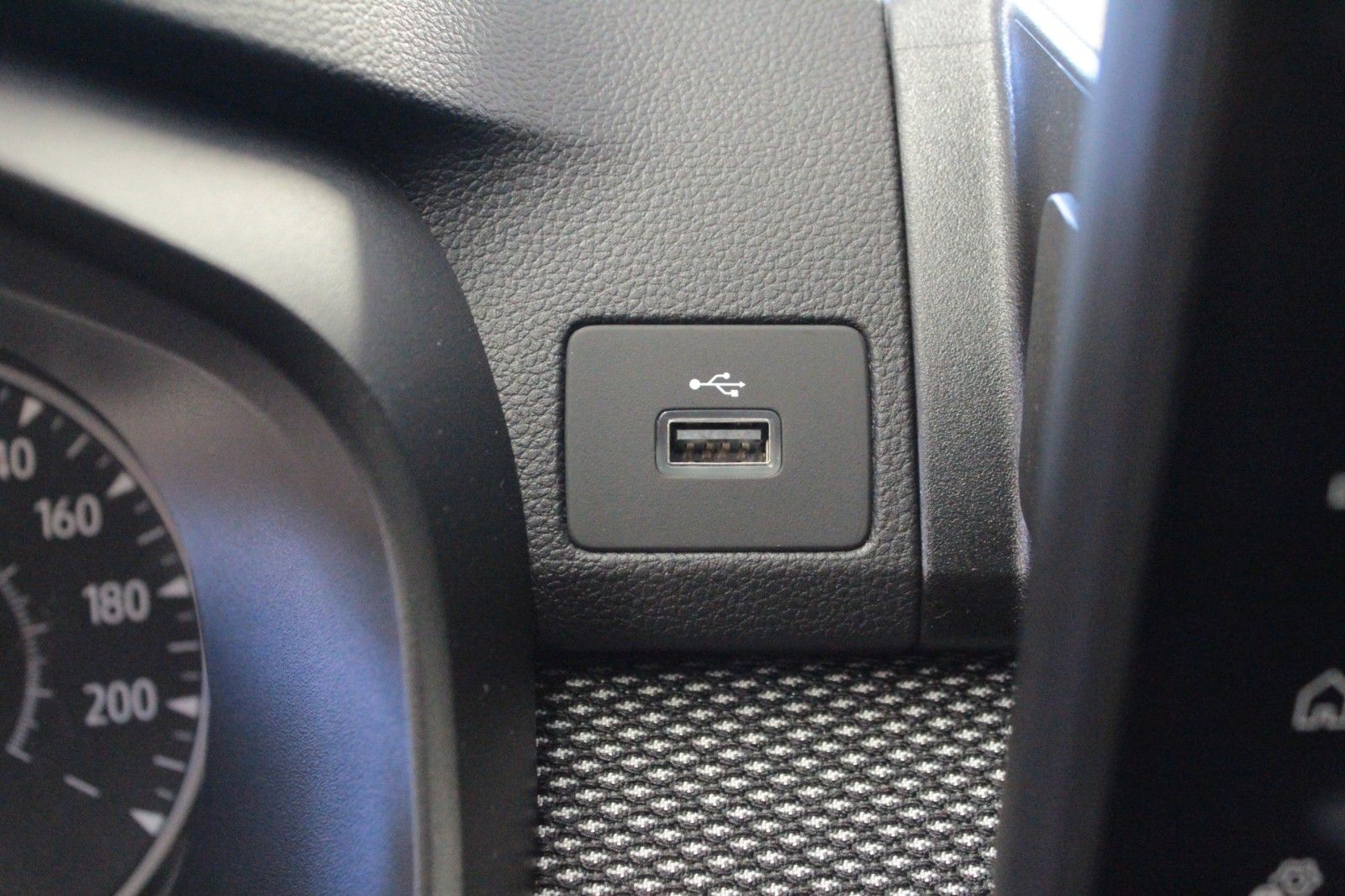 Fahrzeugabbildung Dacia Sandero TCe 100  ECO G Expression*Winterpaket*