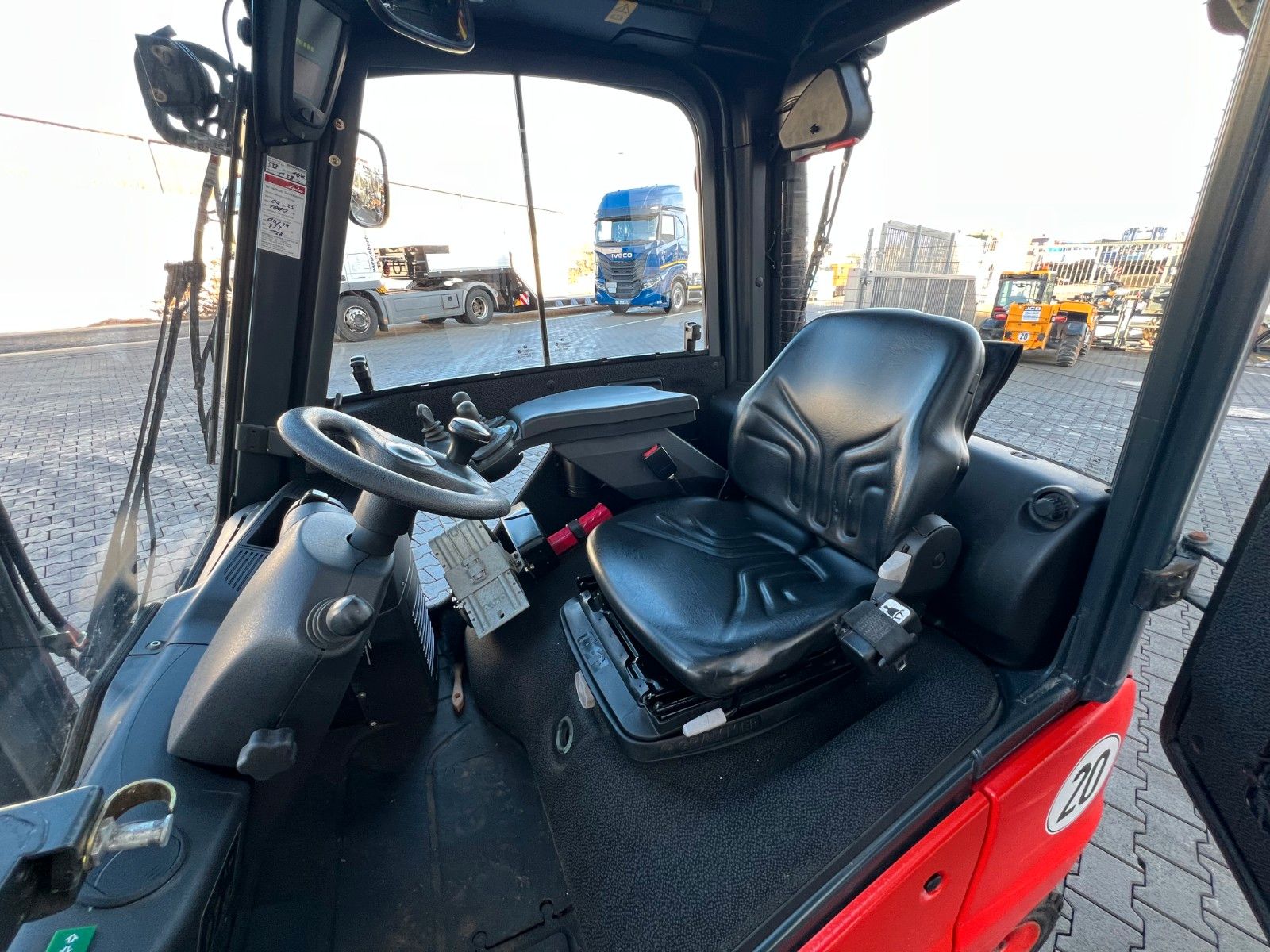 Fahrzeugabbildung Linde H14D-01 / Triplex: 4,6m / 2014 / 893h