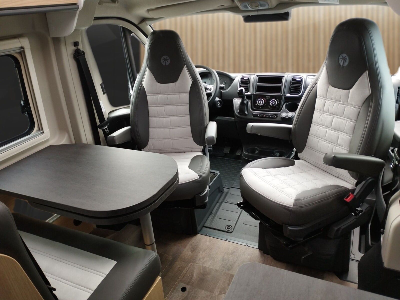 Fahrzeugabbildung Sunlight Adventure Cliff 640 Automatik, Dörr Edition, LTE