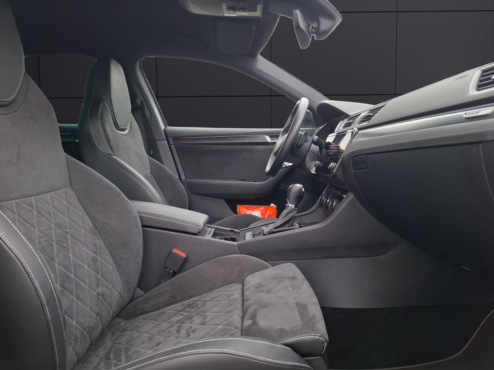 Fahrzeugabbildung SKODA Superb Combi TDI Sportline DSG 4x4 Matrix Navi A