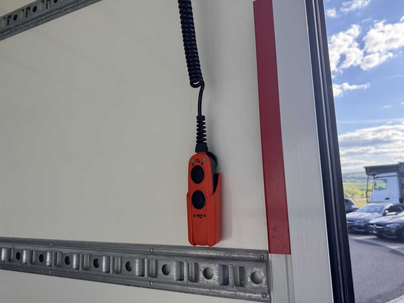 Fahrzeugabbildung Mercedes-Benz Sprinter 317 CDI Koffer LBW Schwing Klima Kamera