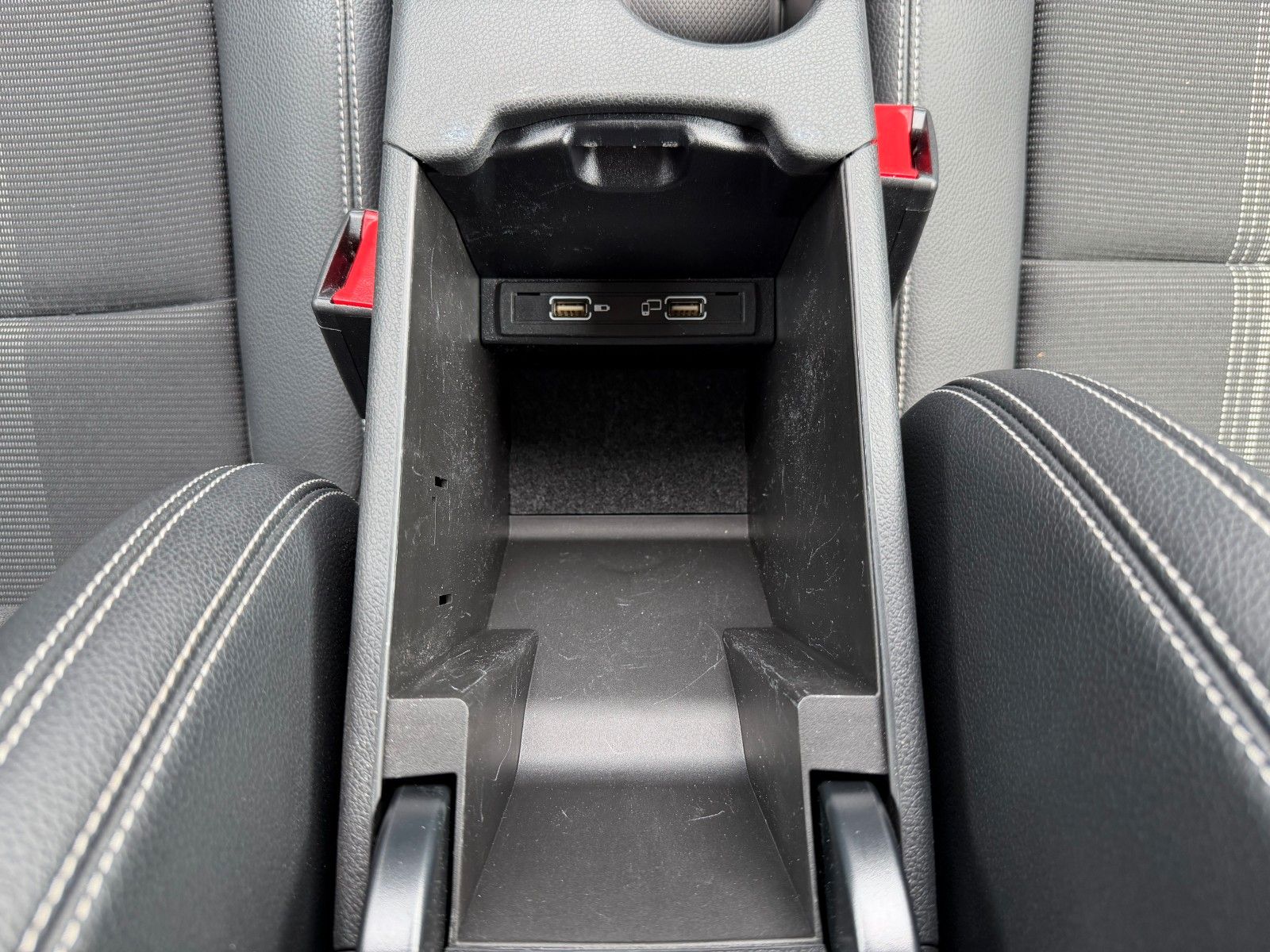 Fahrzeugabbildung Mercedes-Benz GLA 200 Progressive+RKamera+TotW+CarPlay+LED