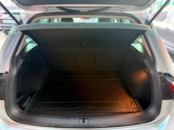 Volkswagen Tiguan - 11