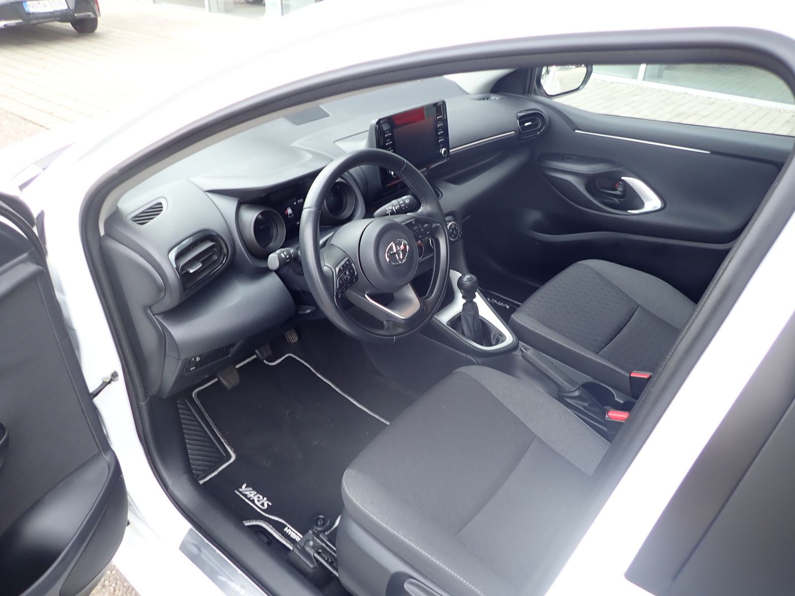 Fahrzeugabbildung Toyota Yaris 1.5 VVT-i 6-G Team, SHZ Deutschland