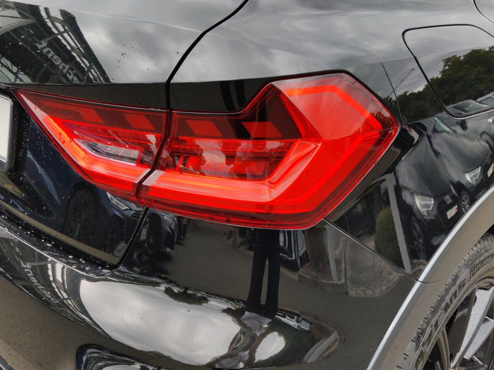 Fahrzeugabbildung Audi A1 allstreet 35 TFSI Kamera,LED,Navi,PDC,SHZ,LM