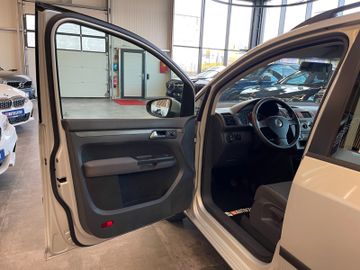 Volkswagen Touran Conceptline *KLIMA*TEMPOMAT*SZHZ*
