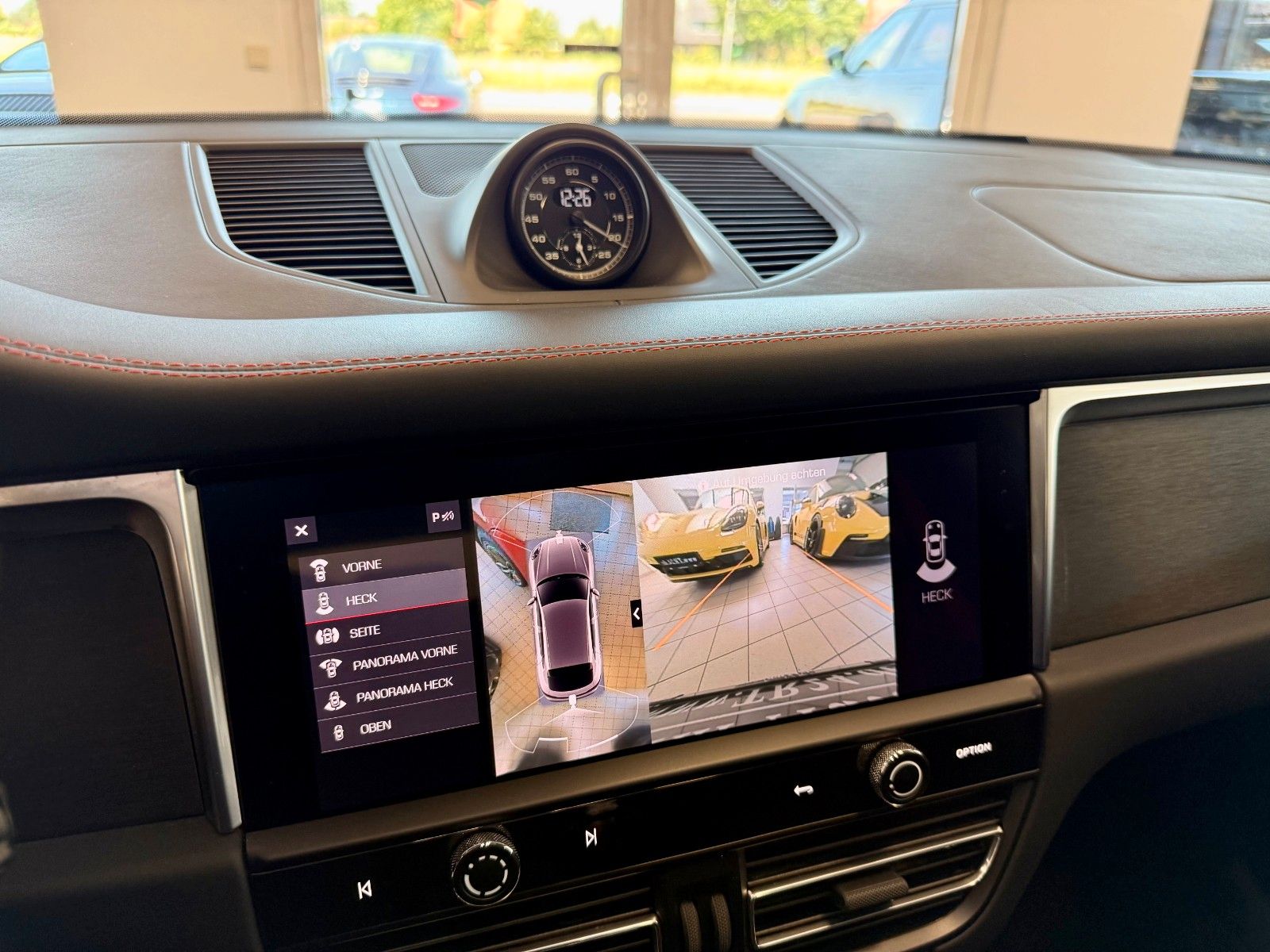 Fahrzeugabbildung Porsche Macan GTS Panorama/AHK/SportChrono/21Zoll/360