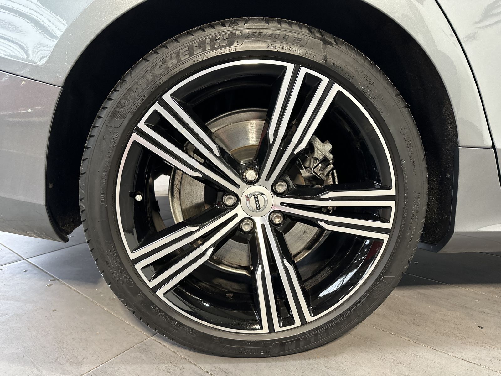 Fahrzeugabbildung Volvo V60 Inscription Hybrid AWD NAV+LED+360°+PANO+PP