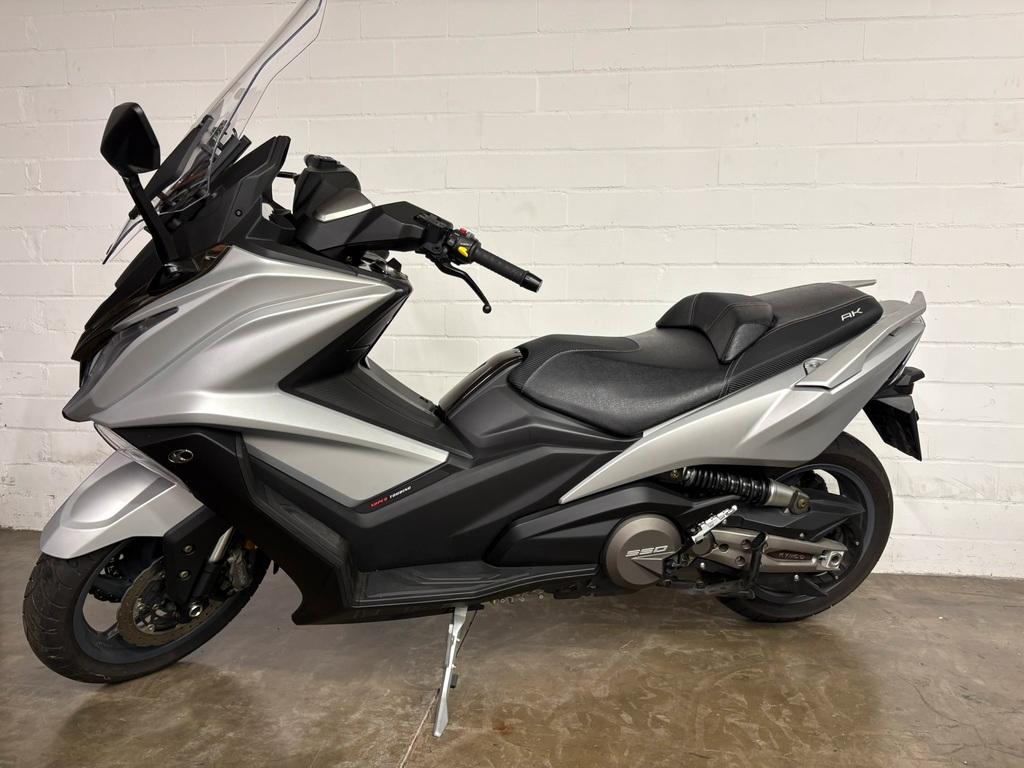 Kymco AK 550i in wirklich neuwertigem Zustand.